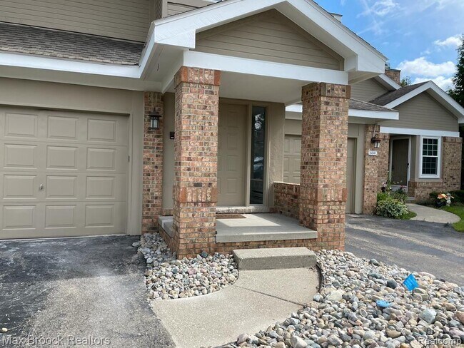 Foto del edificio - 6635 Bellows Ct