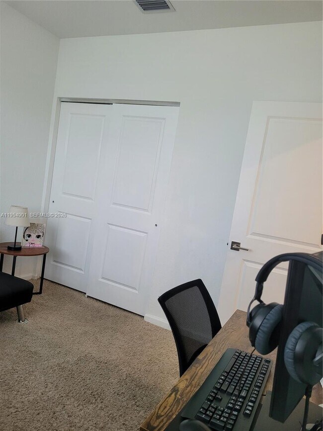 Foto del edificio - 1015 SE 24th Terrace