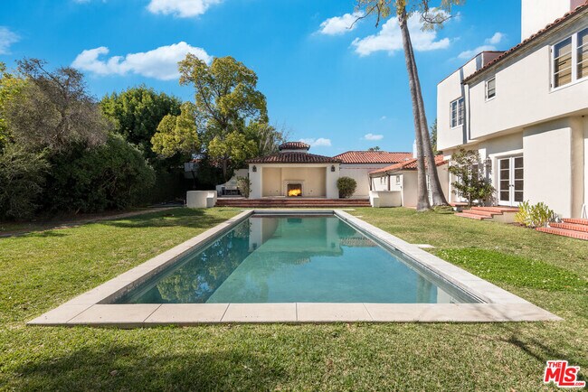 Building Photo - 401 S Las Palmas Ave