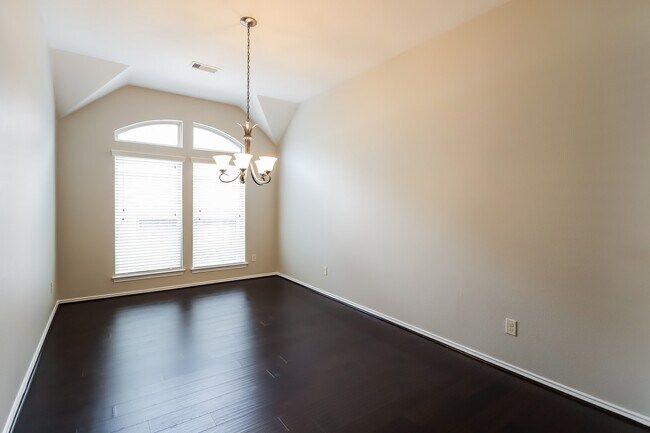 Building Photo - 26122 Serenity Oaks Dr