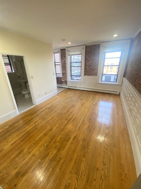 Building Photo - 409 Marlborough St