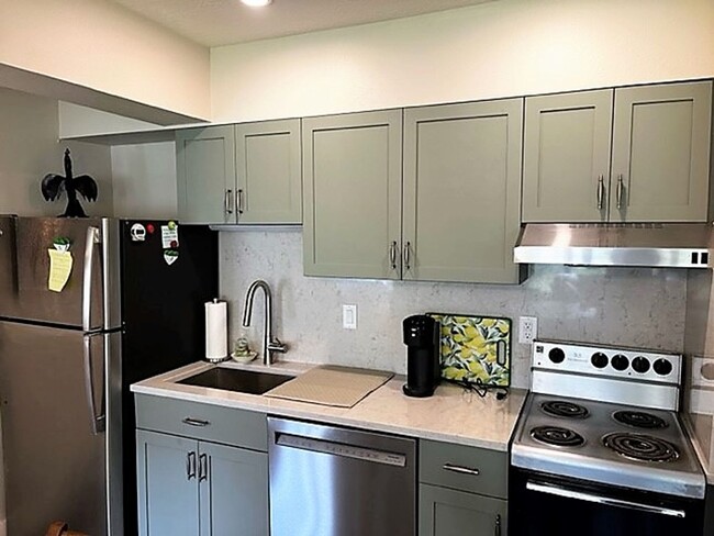 Foto del edificio - Long Term Rental - Chateau Claire 50