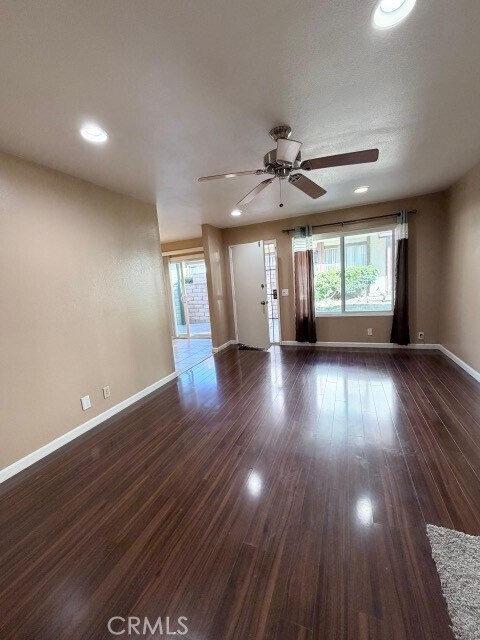 Foto del edificio - 5478 E Willow Woods Ln