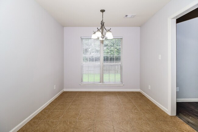 Foto del edificio - 3-Bedroom Brick Home in Meadow Creek