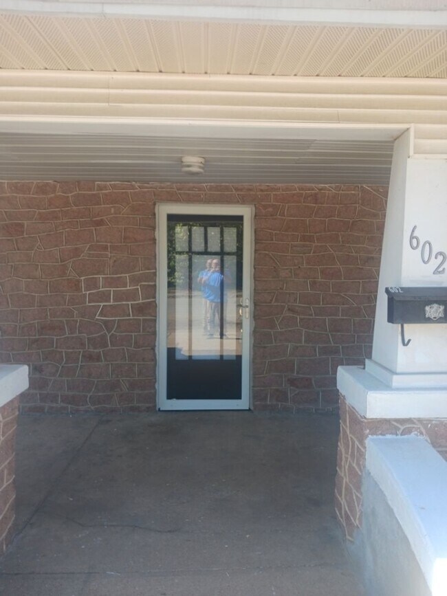 Foto del edificio - 3 bedroom, 2 bath with office in Frederick...