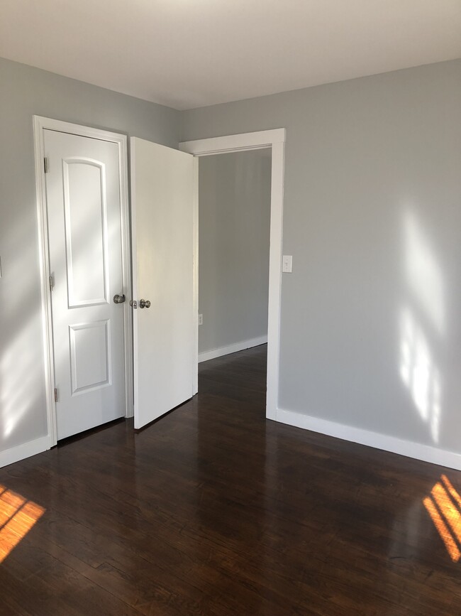 Foto del edificio - 403 E 3rd St
