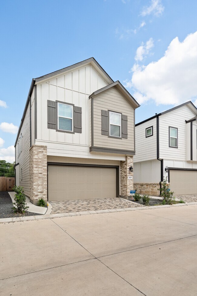 Foto del edificio - 3115 Skyrock Dr