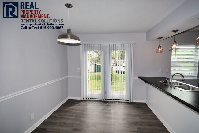 Foto del edificio - 2BD/1.5BA updated townhome, quick walk to ...