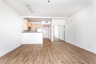Building Photo - 300 N El Molino Ave