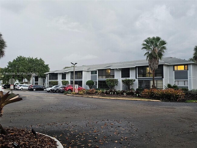 Foto del edificio - 9727 Hammocks Blvd