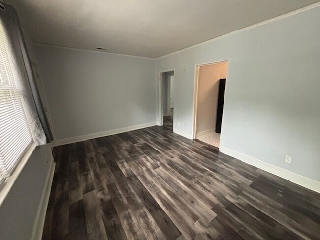 Building Photo - 932 Munsen Spring Dr