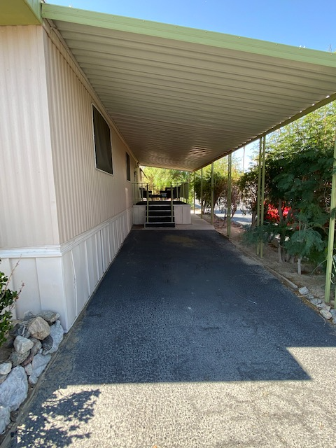Foto del edificio - 18555 Roberts Rd