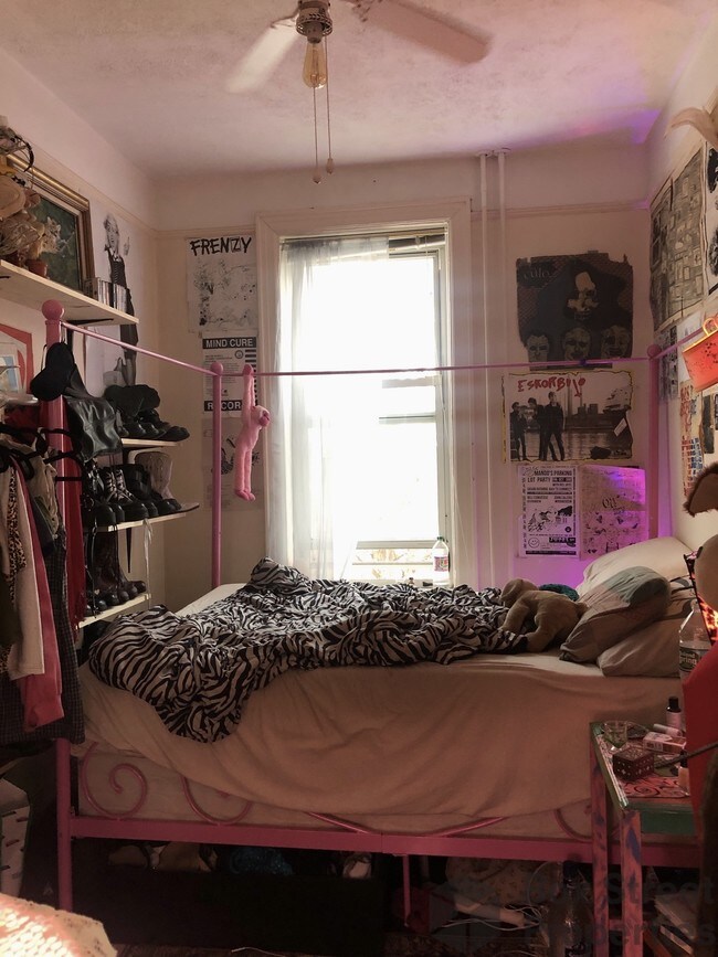 Building Photo - 35-12 Bradley Ave