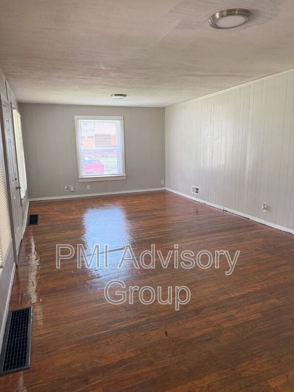 Building Photo - 3701 SW Munson Ave