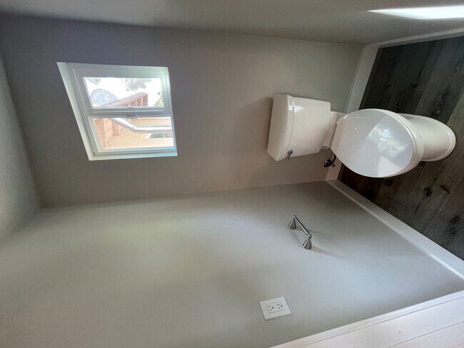 Building Photo - BRYAN