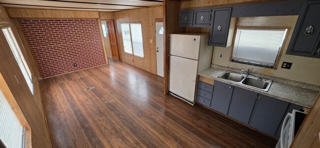 Foto del edificio - 8364 Cedar St