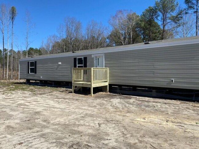 Building Photo - New 3 Bedroom 2 Bath Mobile Home!