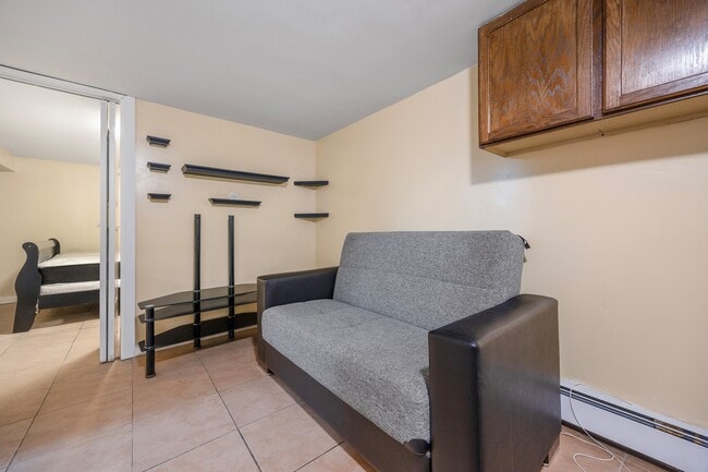 Foto del edificio - 11325 Francis Lewis Blvd