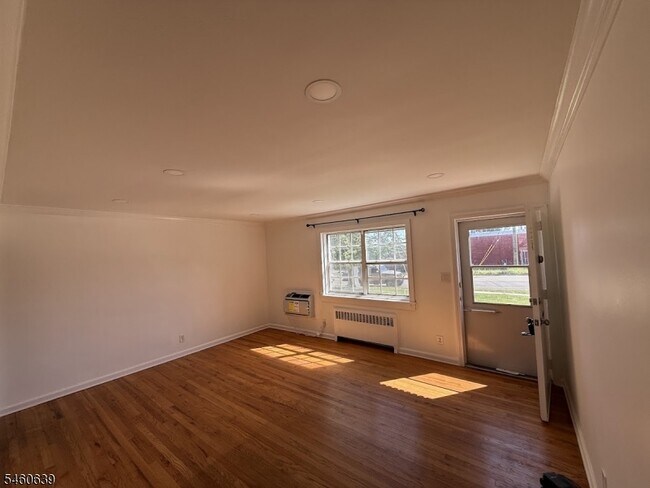 Building Photo - 1B Colfax Manor