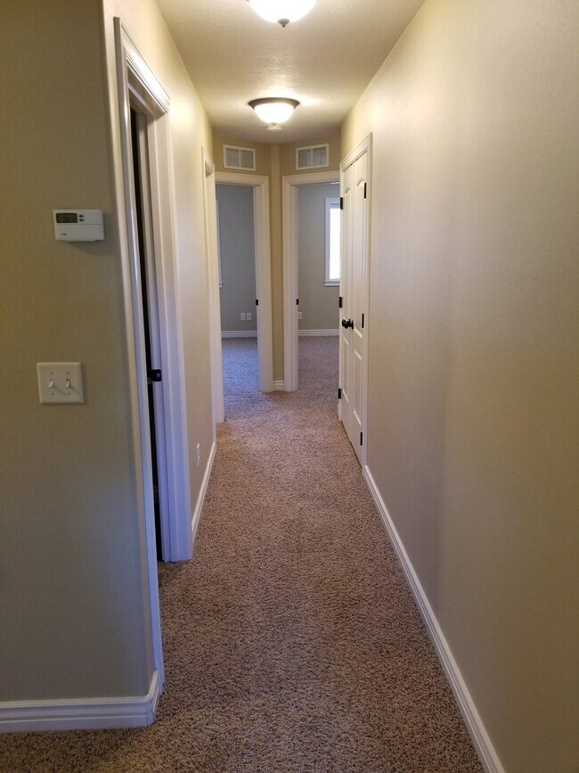 Foto del edificio - 565 Pioneer Rd #111