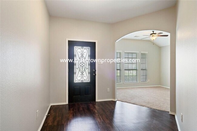 Building Photo - 720 English Ivy Dr