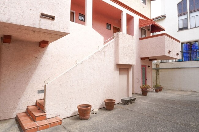 Foto del edificio - 2 Bedroom Condo Close to UC Berkeley!