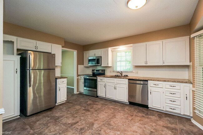 Building Photo - 4 br, 2.5 bath House - 1420 E Stagecoach Dr