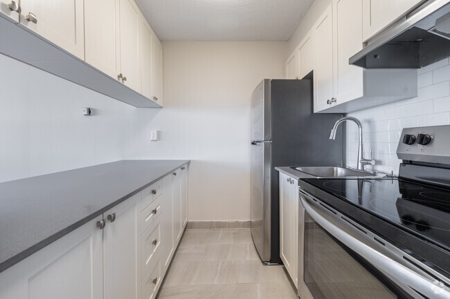 Studio, 1BA - Kitchen - Bromley Square