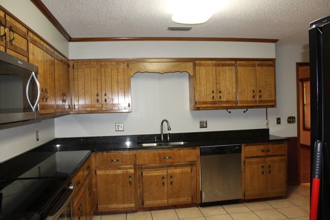 Building Photo - 2615 Banks Cir