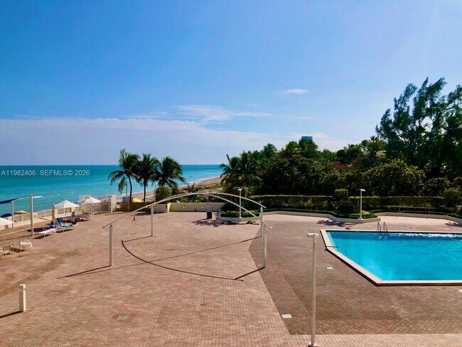 Foto del edificio - 3180 S Ocean Dr