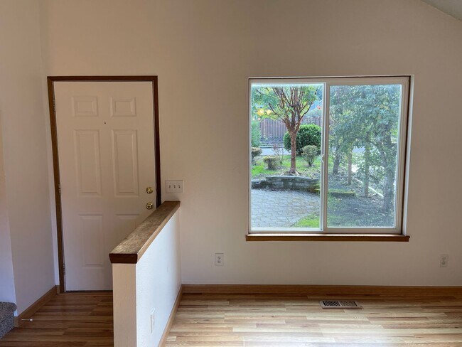 Building Photo - Great House in Desirable Established Neigh...