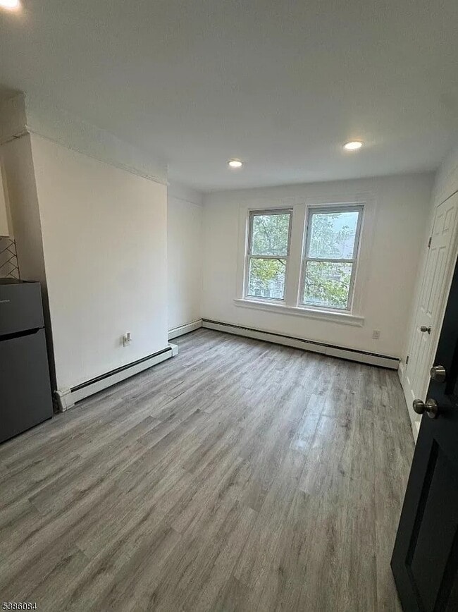 Building Photo - 364 Bergen Ave