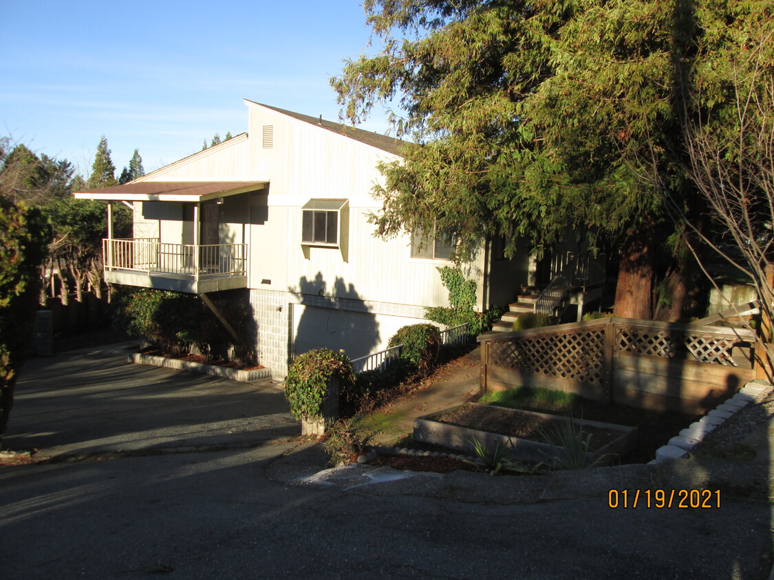 Primary Photo - 1745 NE Foothill Blvd