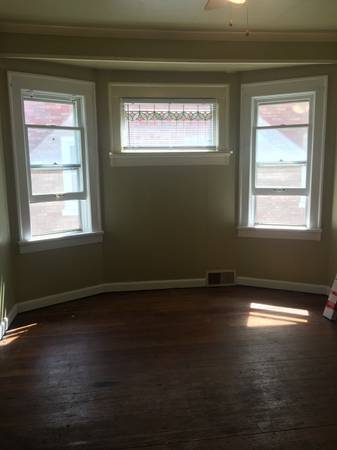 Building Photo - 2 bedroom home