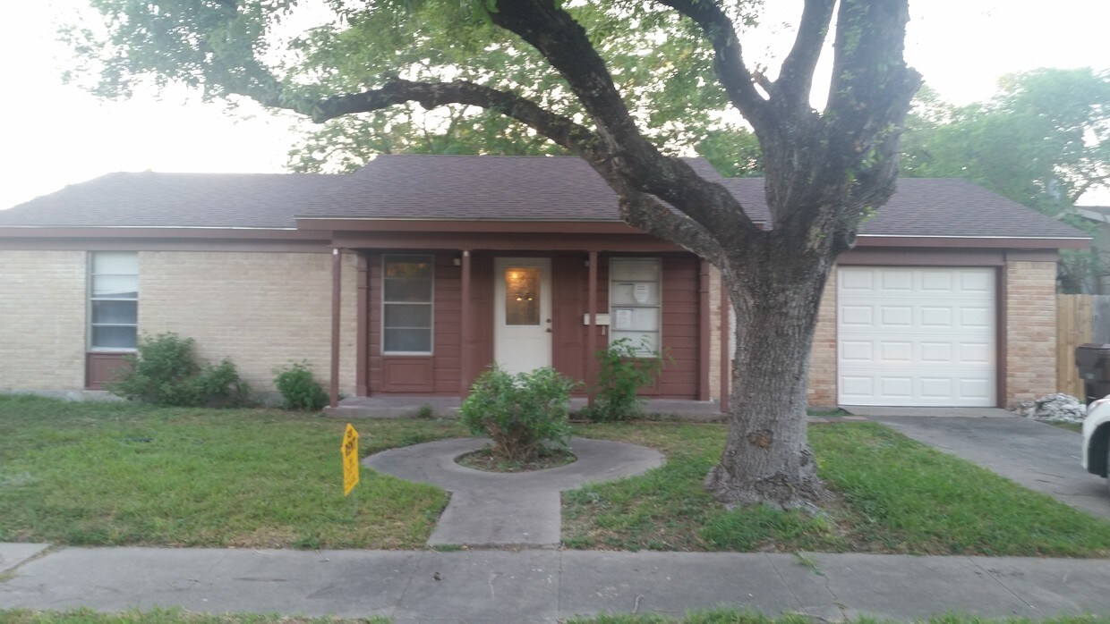 319 S 23rd St, Kingsville, TX 78363 House for Rent in Kingsville, TX