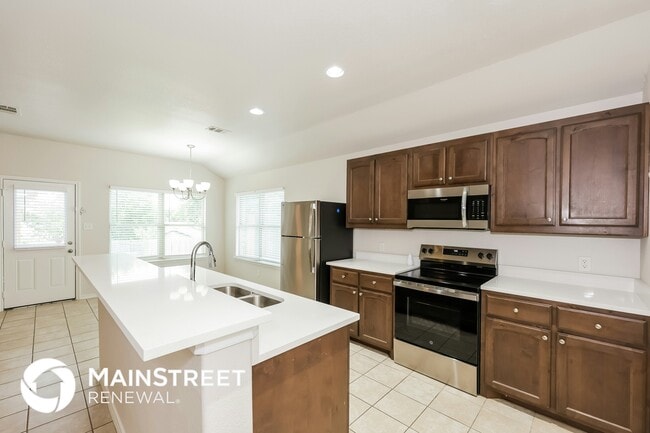 Building Photo - 1037 E Powell Ave