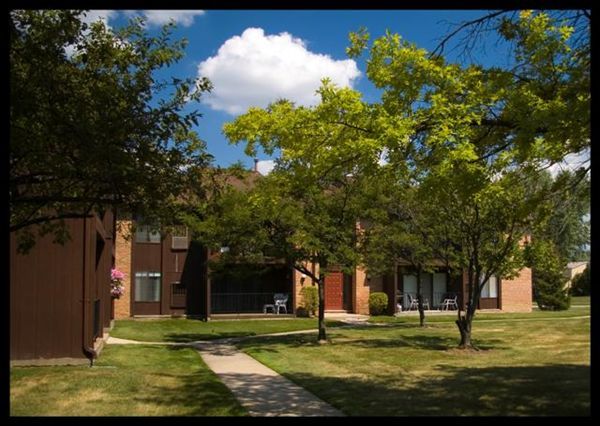 Foto del edificio - 42256 Addison Ave