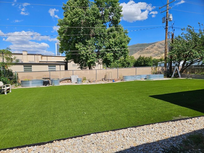 Building Photo - Great 5-Bed 2-Bath House in Bountiful