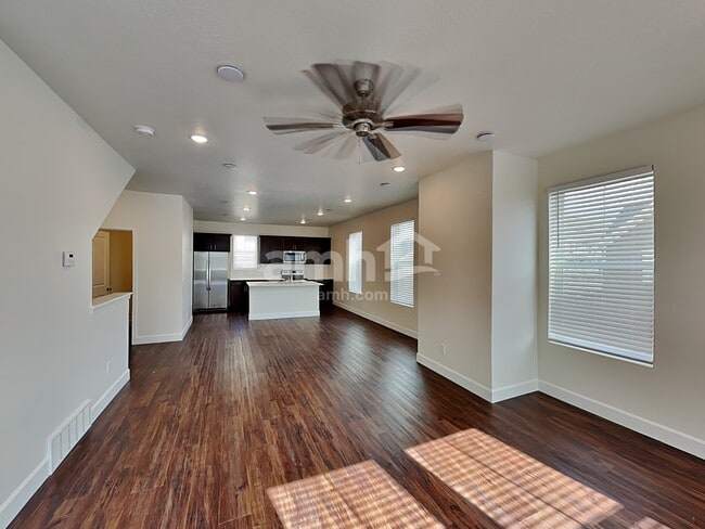 Building Photo - 11032 S Blue Bayou Dr