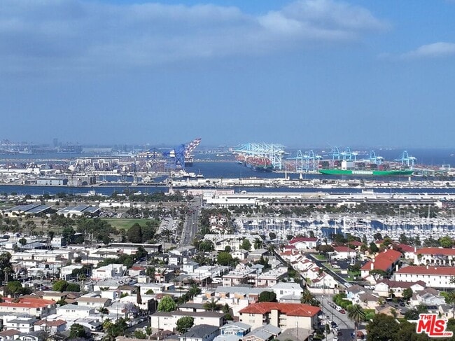 Foto del edificio - 776 1/2 W 25th St