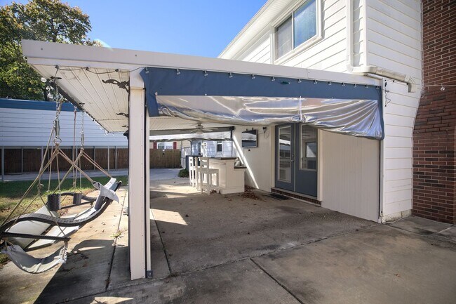 Foto del edificio - Call Sabrina Thomas Office at 757-767-0767 for more information