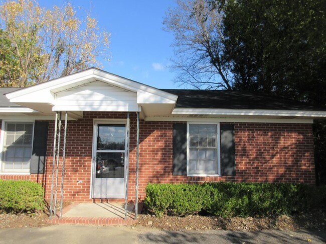 Building Photo - 211 W Hampton Ave