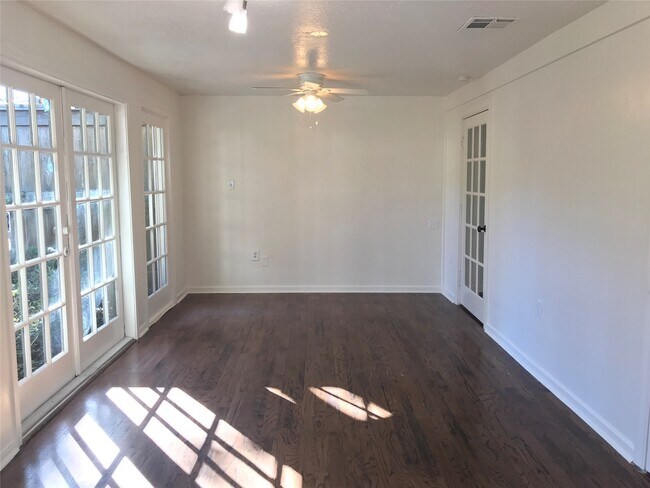Foto del edificio - 1533 Heights Blvd