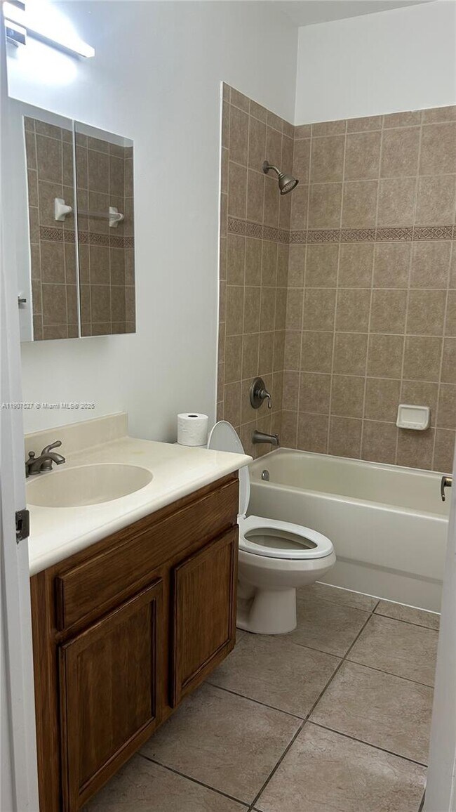 Foto del edificio - 21207 NW 14th Pl