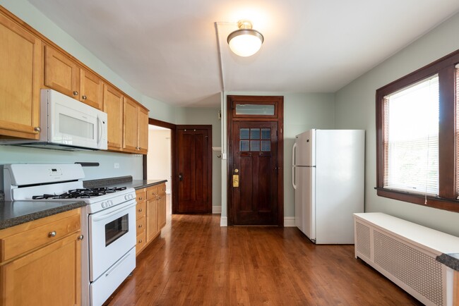 Building Photo - 1512 Dempster Street