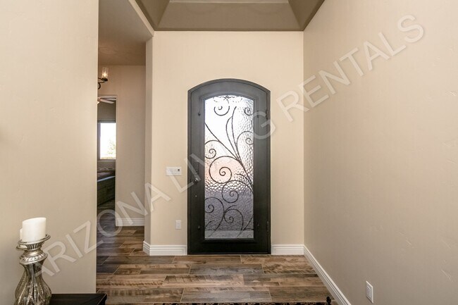 Foto del edificio - FURNISHED POOL HOME