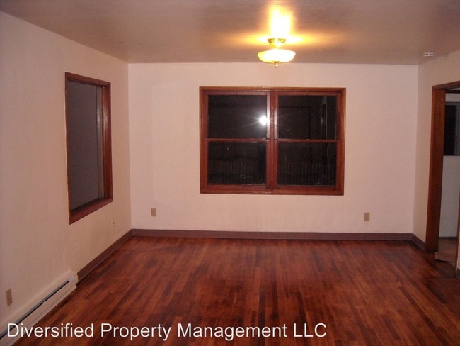 Building Photo - 320 SE Mayberry Ave
