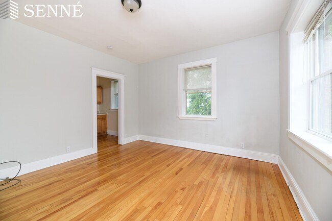 Building Photo - 6 Sherborn Ct