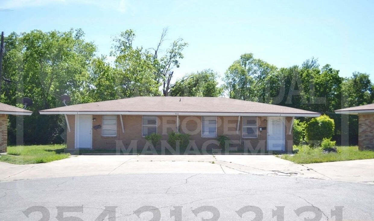 Primary Photo - 802 Pecan Cir