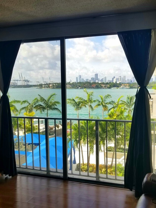 Foto principal - 800 West Ave